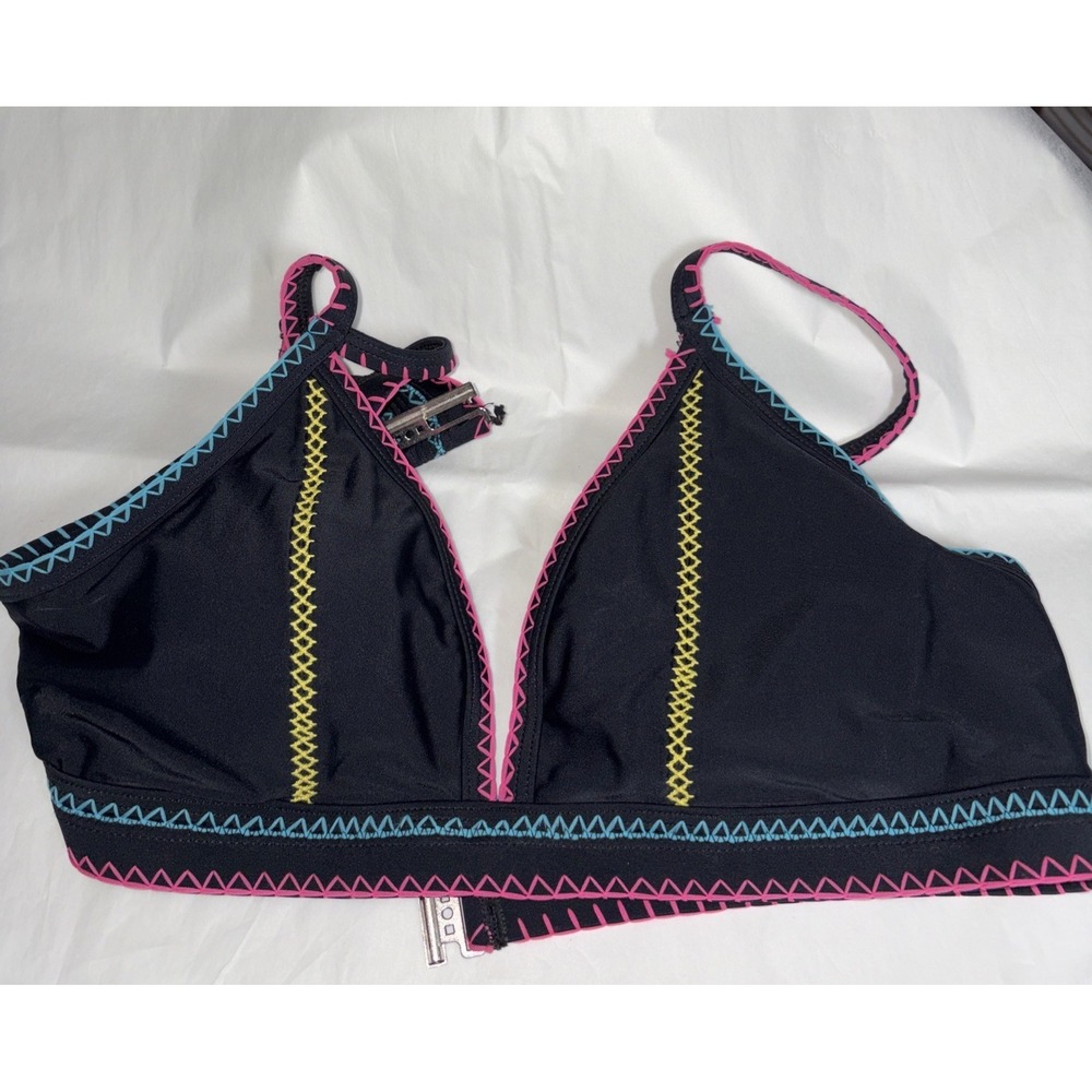 Swim Top By Popvil Has Detachable Pads.  Posted L Matching bottoms.